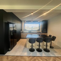 0_0_1_KAZ-MEBEL_Garbatka-Letnisko_meble_kuchenne_czarny_akryl_fronty_z_pyty_laminowanej_czarny_blat_czarne_AGD_okap_wysuwany_z_blatu_magic_corner_2