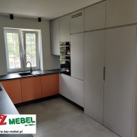 0_0_968_RAL7047_i_mied_rdzawy_kolor_miedziany_z_blatem_D_3265_beton_ciemny_przejcie_do_spiarki