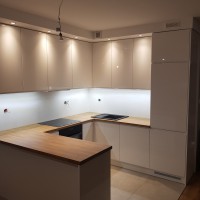 0_4_kuchnia_lakier_biay_polysk