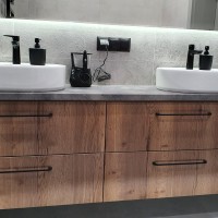 0_0_958_meble_azienkowe_szafka_wiszca_pyta_rewnopodobna_czarne_uchwyty__KAZ-MEBEL_Garbatka