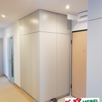 0_0_977_KAZ-MEBEL_szafa_na_rogu_sciany_na_buty_w_wiatrolapie_na_kurtki_lakierowane_fronty_popiel_RAL7047