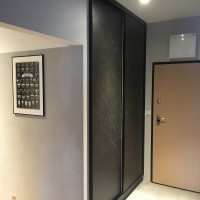 0_0_984_KAZ-MEBEL_wytrawny_szary_kamien_szafa_przesuwana_czarne_uchwyty