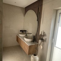 KAZ-MEBEL_meble_azienkowe_fronty_drewniane_fronty_lamelki_umywalki_kamie_szuflady_w_azience_16