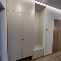 kaz-mebel_szafa_przy_drzwiach_wejsciowych